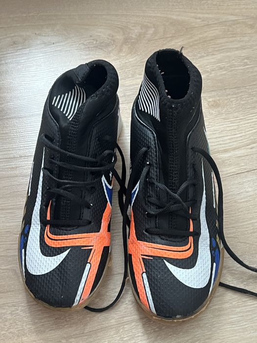 Продам бутсы для футзала