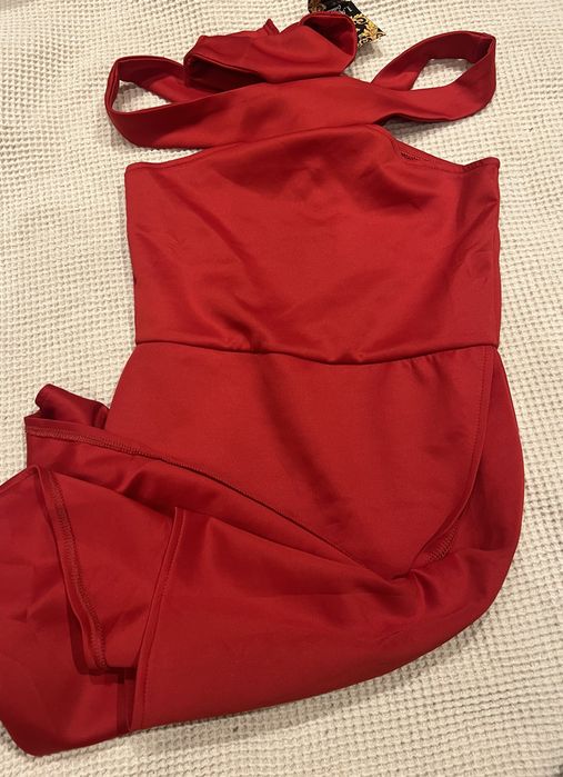 Червена официална рокля