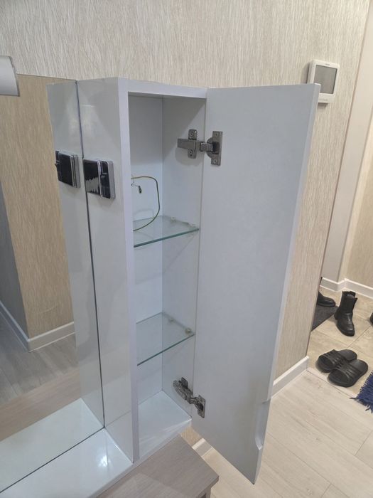 Зеркало шкаф в ванну