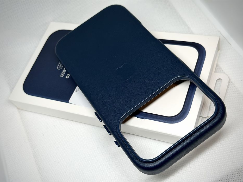 Husa iPhone 17 Pro Piele Logo originala !!!