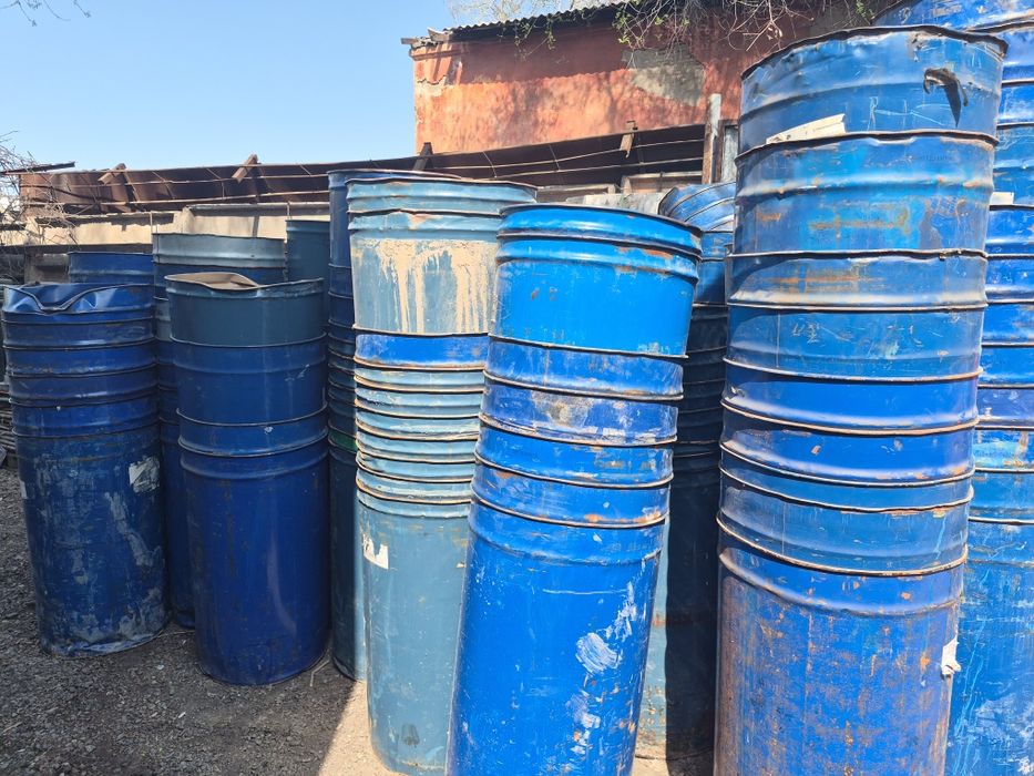 Продаётся бочки 220л