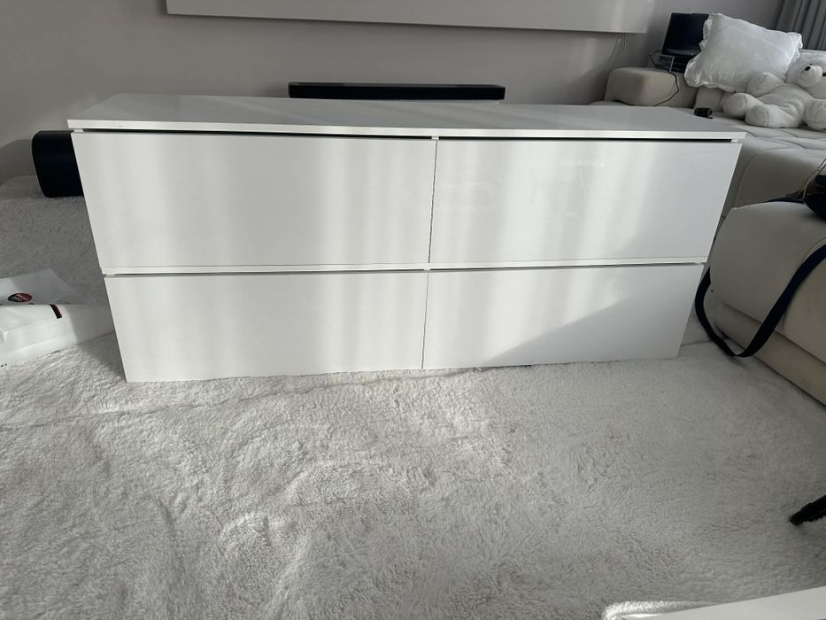 Тв шкаф , бял лак , пуш бутон