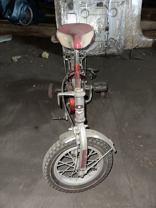 Десткий трехколесный велосипед