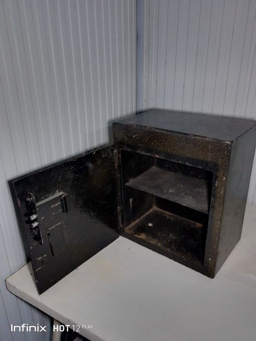 Temir seyf oʻlchamlari 50x30x20