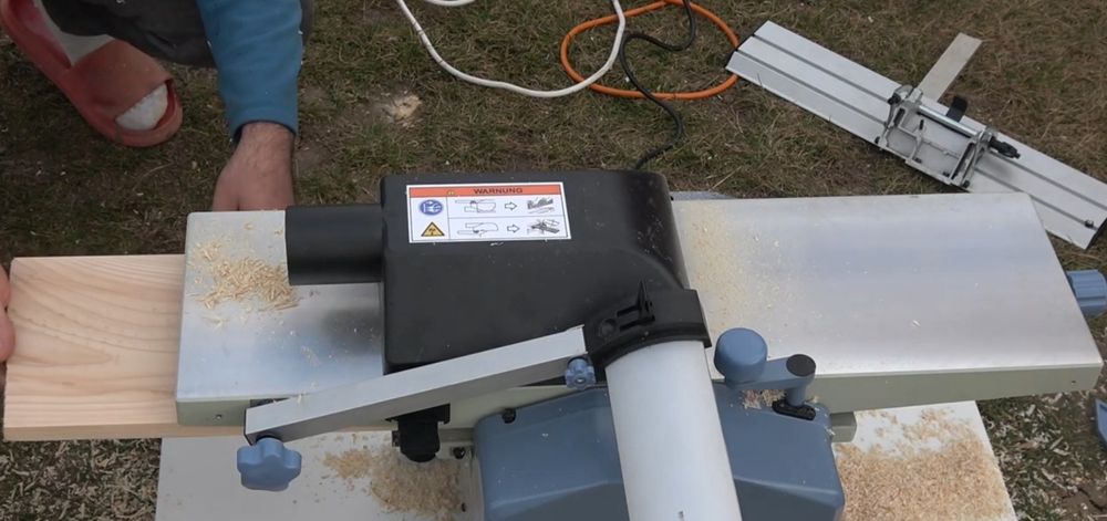 Ofer servicii la domiciliu de rindeluire si degrosare lemn