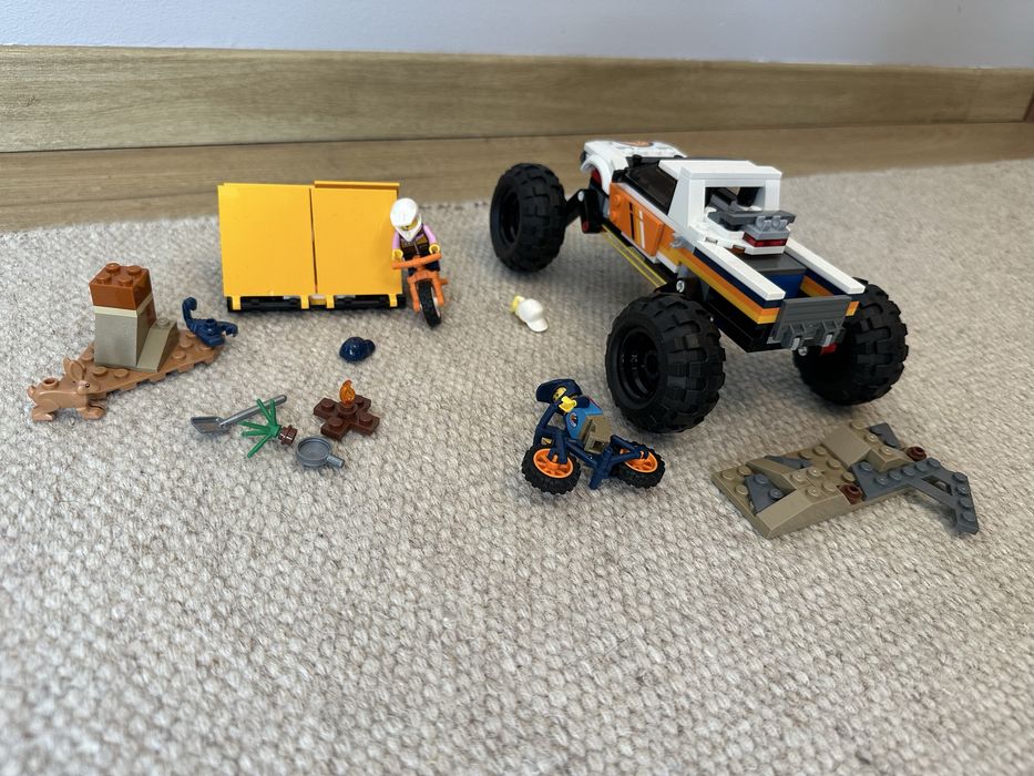 LEGO City - Aventuri off road cu vehicul 4x4 60387, 252 piese