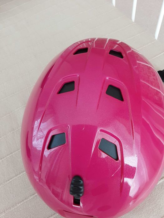 Дамска ски каска от Carrera