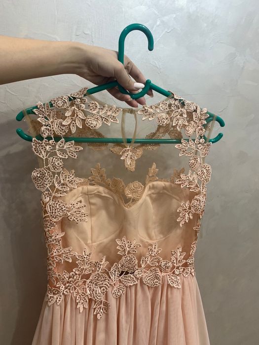 Продам платье красивое