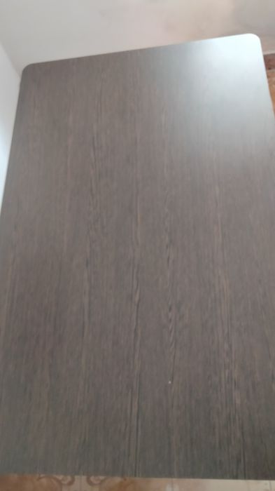 Vând masa cu 3 scaune de bucătărie