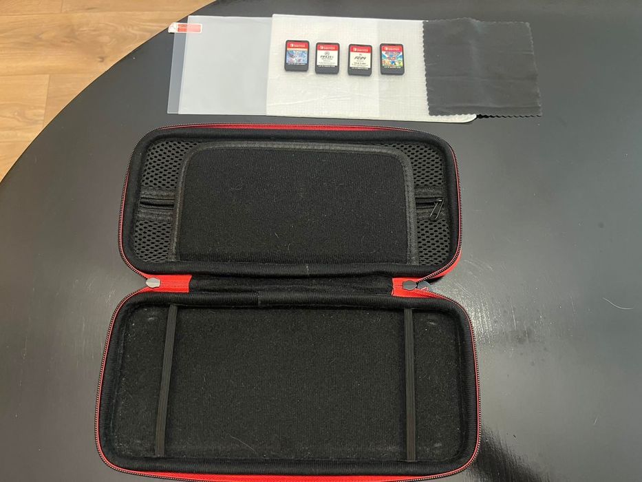 Продавам Nintendo Switch OLED