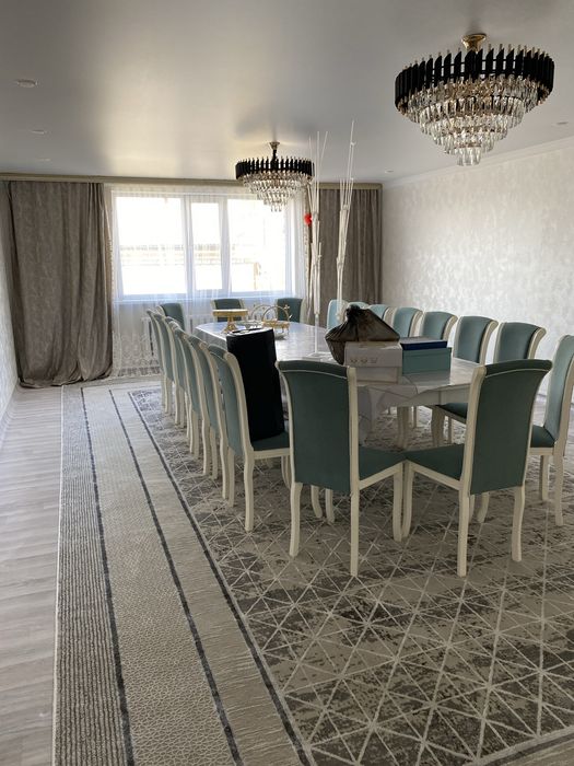 Срочно продам стол и стулья