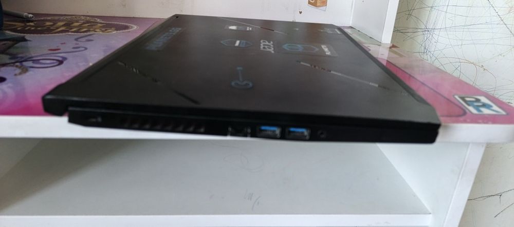 Acer Nitro 7 Metal / i7-10th / 24GB RAM / 2TB SSD / GTX 1660Ti / 144Hz