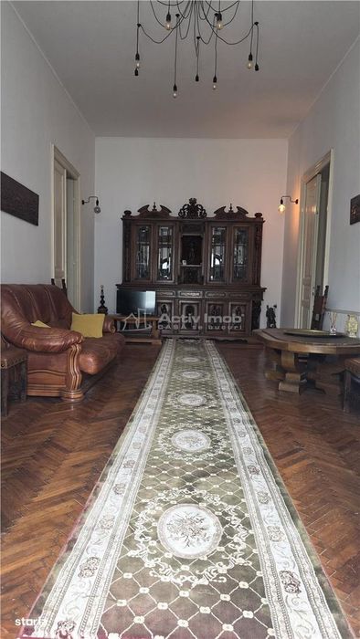 Casa cu etaj,teren 400 mp, pretabila : clinica, gradinita, birouri