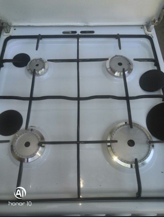 Gaz Plita sotiladi Restavratsiya va B/U   xolatda