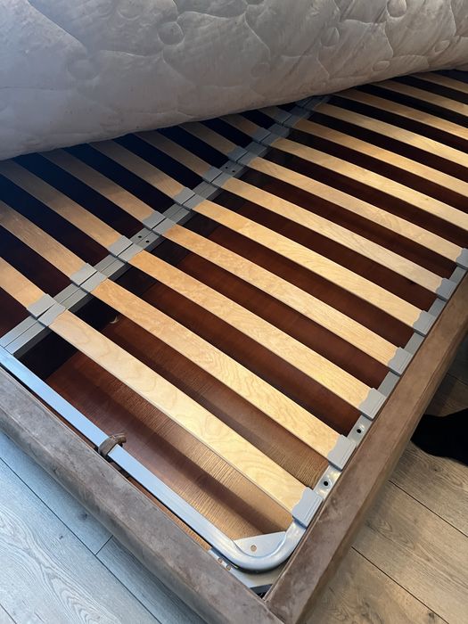 Двухспальная кровать