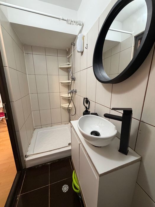 Închiriez garsoniera Pitesti
