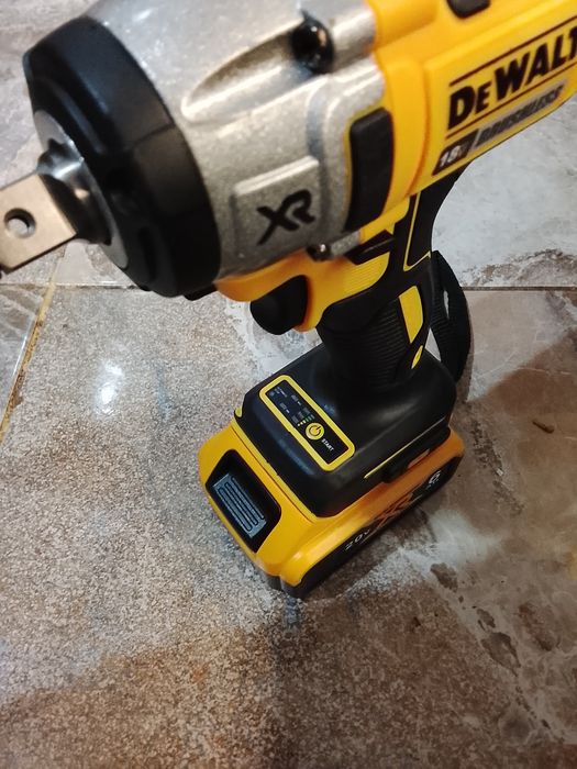 Impact pentru înșurubat DeWalt dcf 880 cu baterie de 6 a NOI