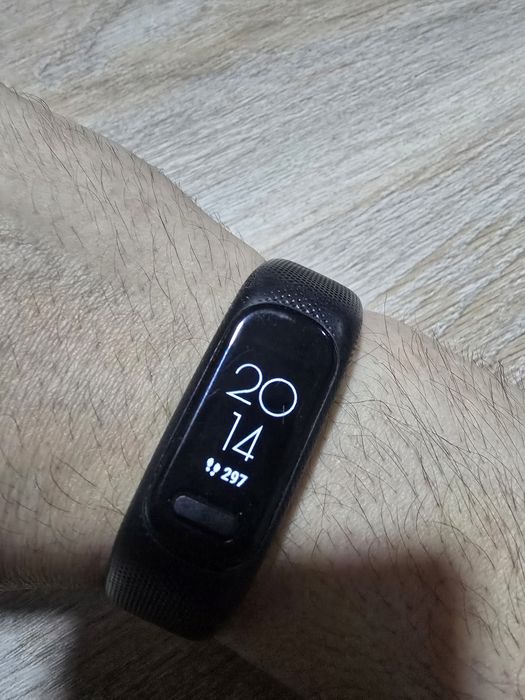 Продам смарт браслет Garmin