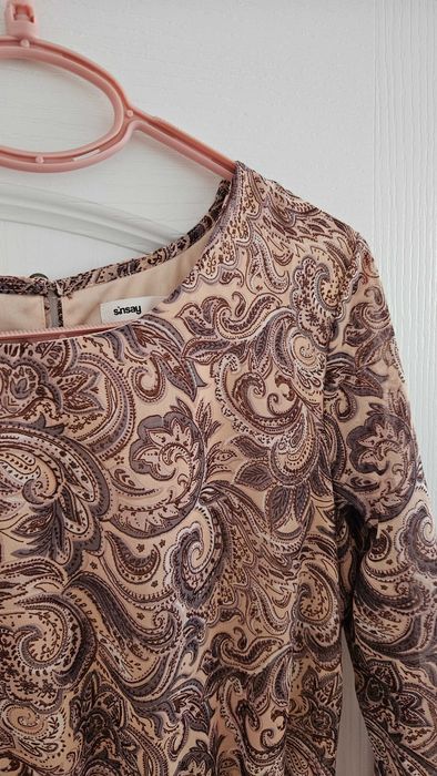 Рокля с ръкави Sinsay