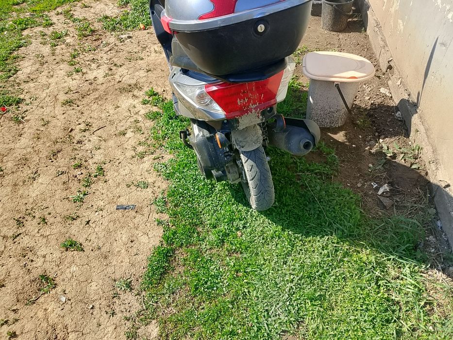 Продам скутер Jonway