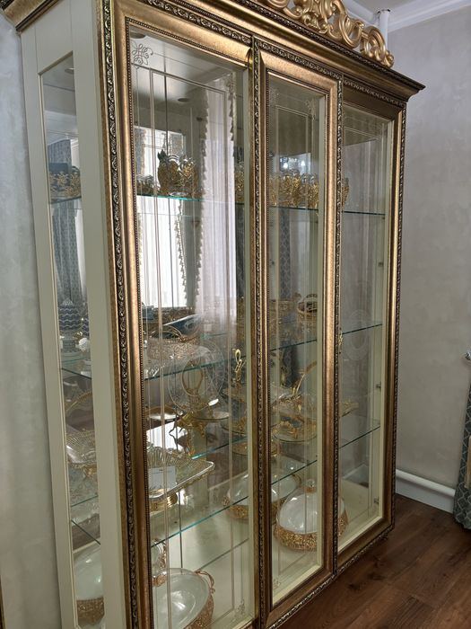 Сервант гостинный