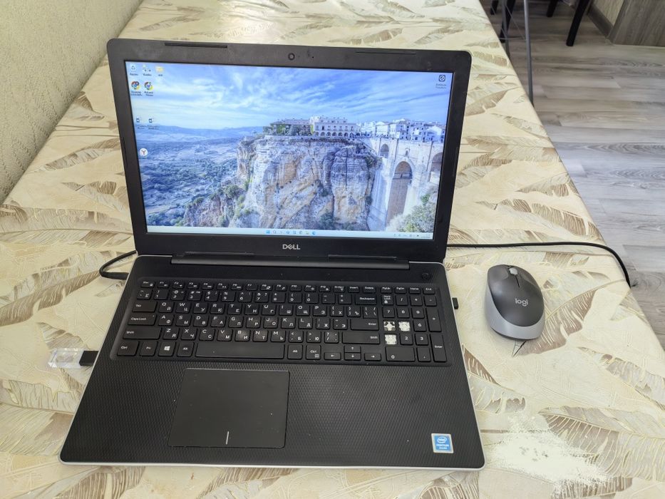Ноутбук DELL Inspirion 3582