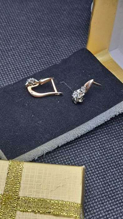 Золотые серьги Россия.