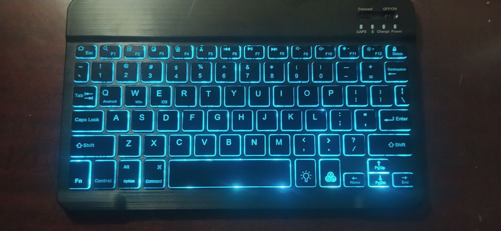 Продаю срочно! Мембранная клавиатура logitech RGB Bluetooth: 100 000 ...