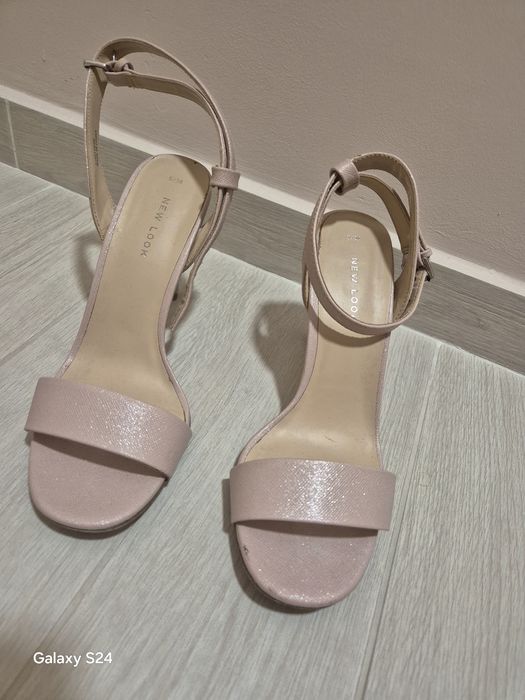 Розови сандали New Look