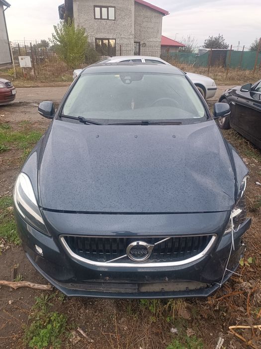 Volvo V40 avatiat