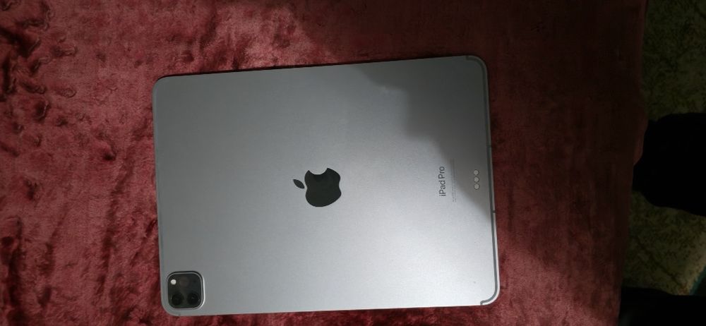IPad pro ( 11 дюмовый ) ( 4 поколение ) 128гб