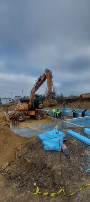 Închirieriere  excavator/buldoexcavator