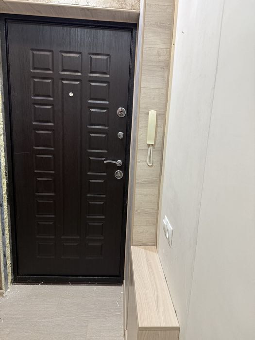 Продам железную б/у дверь