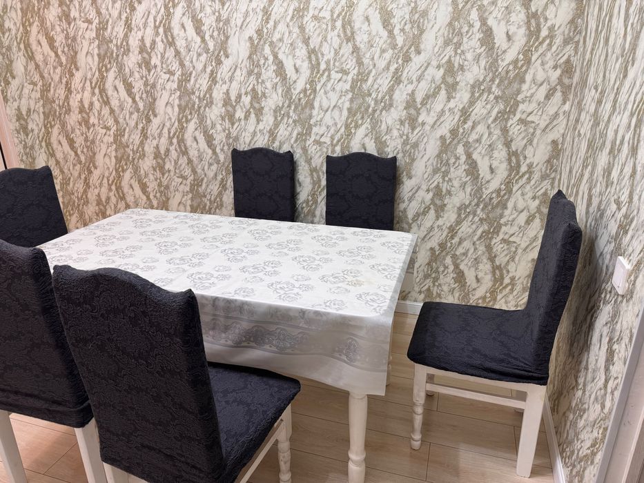 Стол со стульями