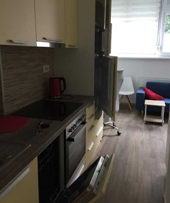 Дава се под наем Тристаен апартамент в Пловдив, Каменица 2 - 80 кв.м за 378.93 € - Снимка #1