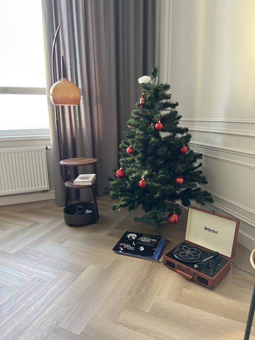 Высокая напольная лампа