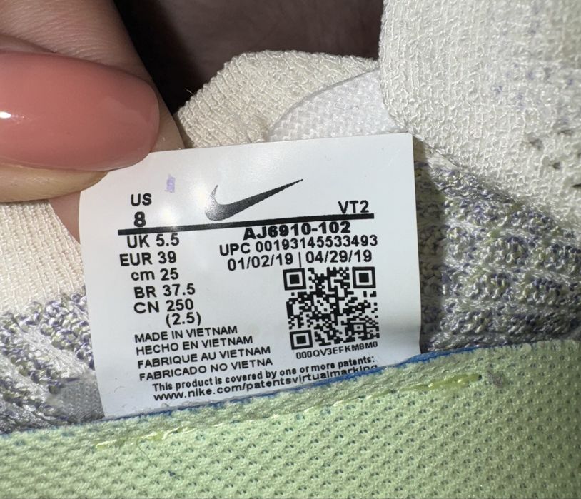 Маратонки  “Nike”.