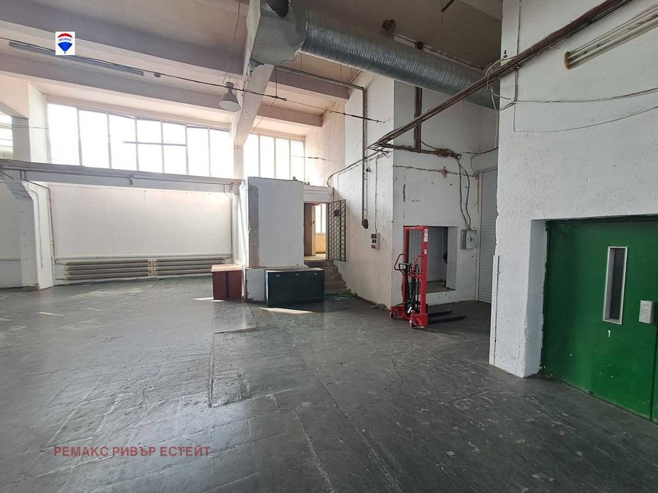 Продава се Промишлена сграда в Русе, Родина 1 - 4000 кв.м за 228 €/кв.м - Снимка #8
