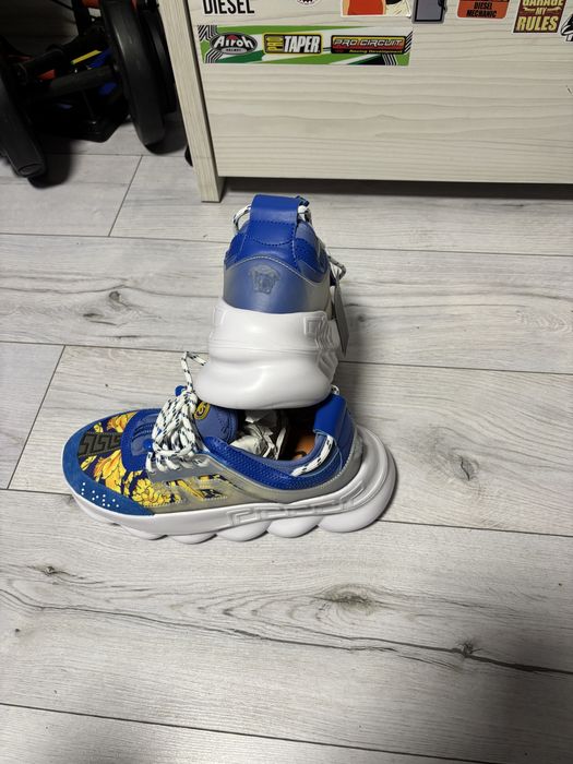 Versace chain reaction