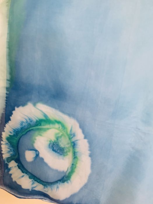 Различни дамски шалове