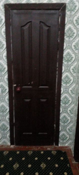 Eshik sotiladi xolati judayam zur remont qilyapmiz shunga almashtirdik