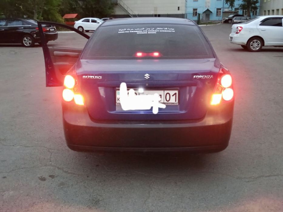 Продам  машину  Suzuki Forenza