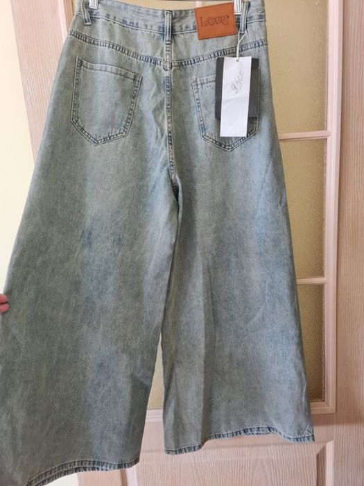 Продам новые женские джинсы