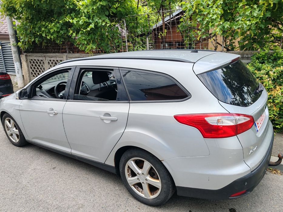 Dezmembrez Ford focus mk3 benzina 1.6