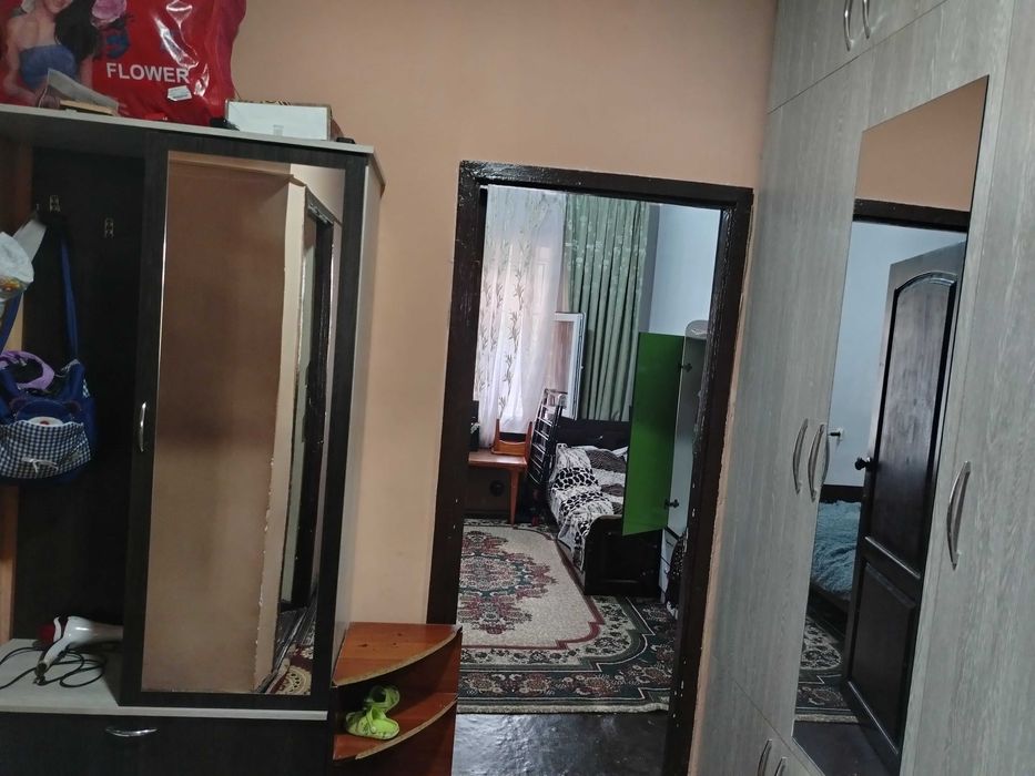 Срочно продаётся 2 х комнатная квартира в 10 микрорайоне