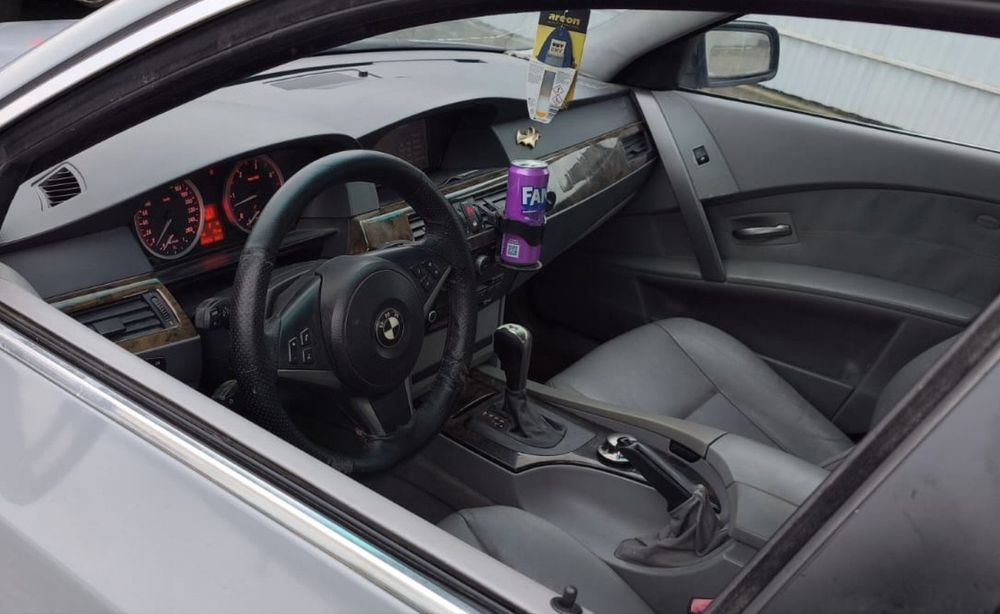 Dezmembrez BMW 530d M Pack ,volan stanga E60 3.0d 218cp,evacuare dubla