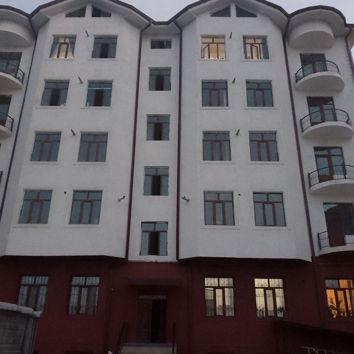 Продаётся 2 ком квартира 70кв2 6 етажний дом  в 5 етаже