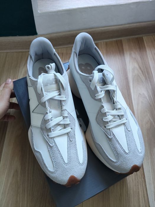 New Balance 327 gri deschis cu alb din piele mărimea 42 noi originali