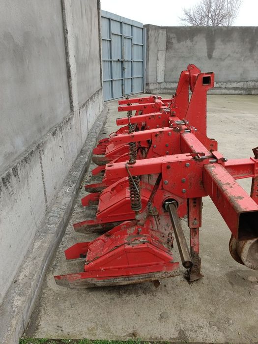 Selxoz texnika sotiladi