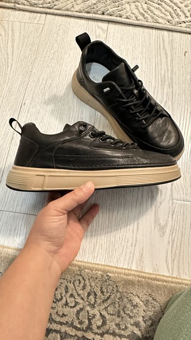 Новые туфли на мальчика.